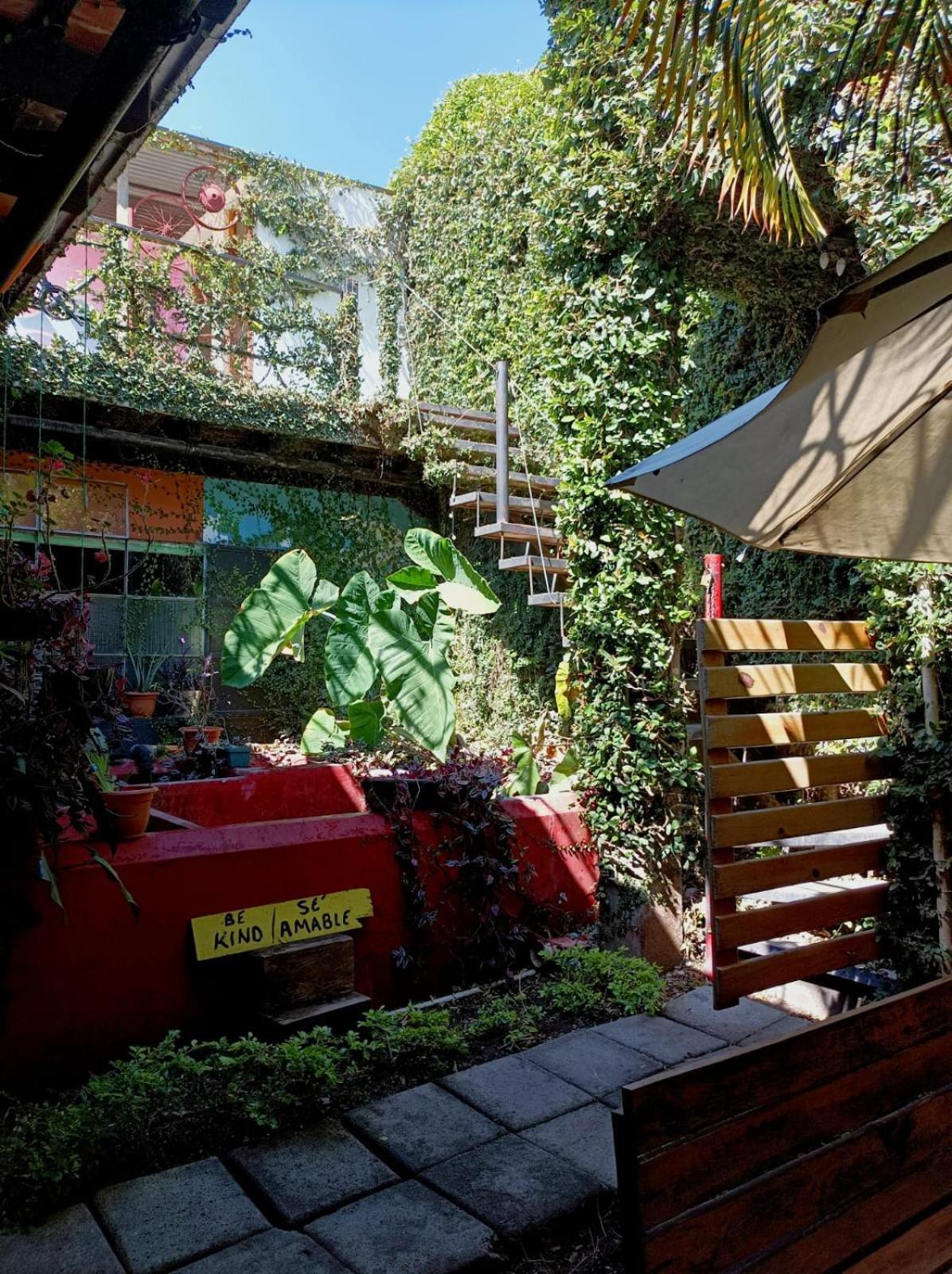 Amura Bed & Breakfast Antigua Bagian luar foto